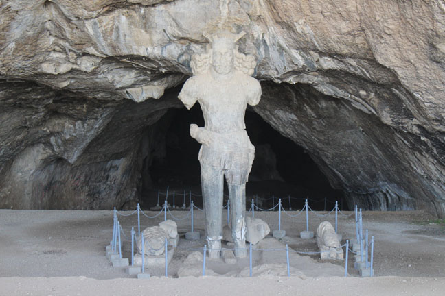 غار و تندیس شاپور