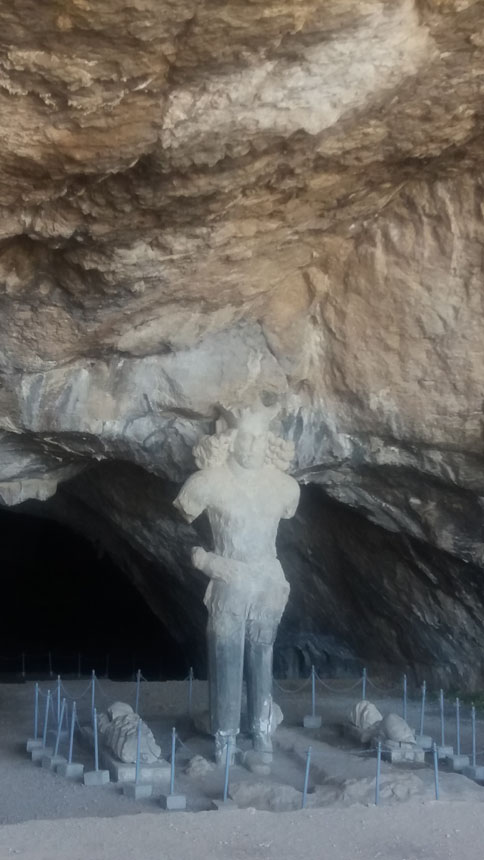 غار و تندیس شاپور