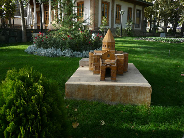 نمایشگاه قرآن و باغ گنجینه ی هنر ایرانی